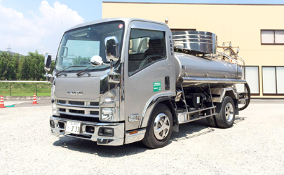 バキューム車（液状の廃棄物収集運搬車）